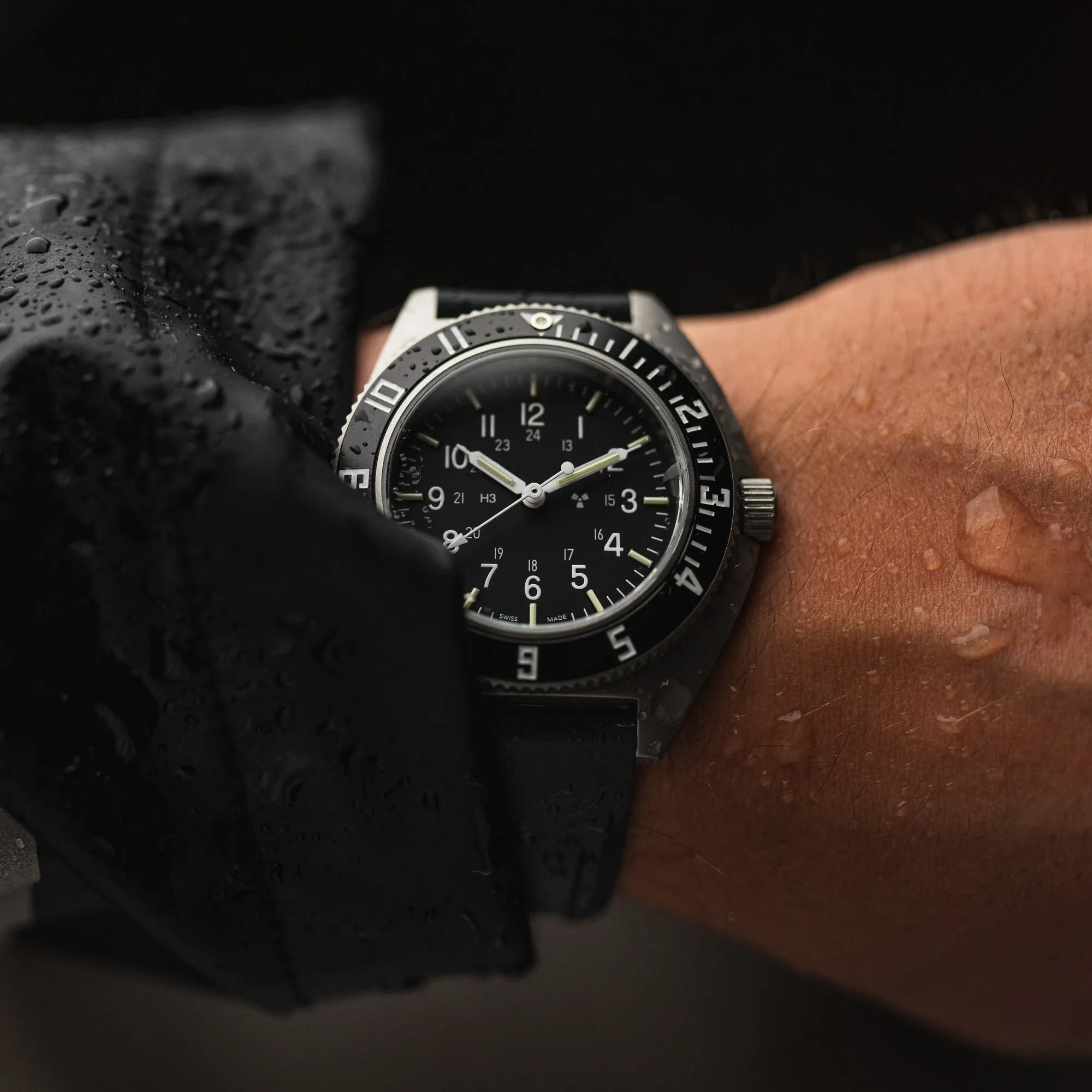 41mm Steel Navigator (SSNAV) on Black 3-Piece Rubber Strap Kit
